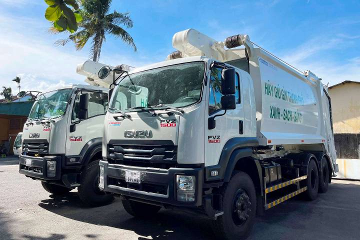 Hue City to Receive Two Modern Garbage Compactor Trucks from WWF